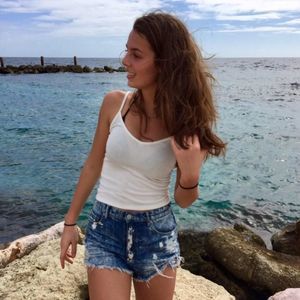 Meet your Posher, Laurence